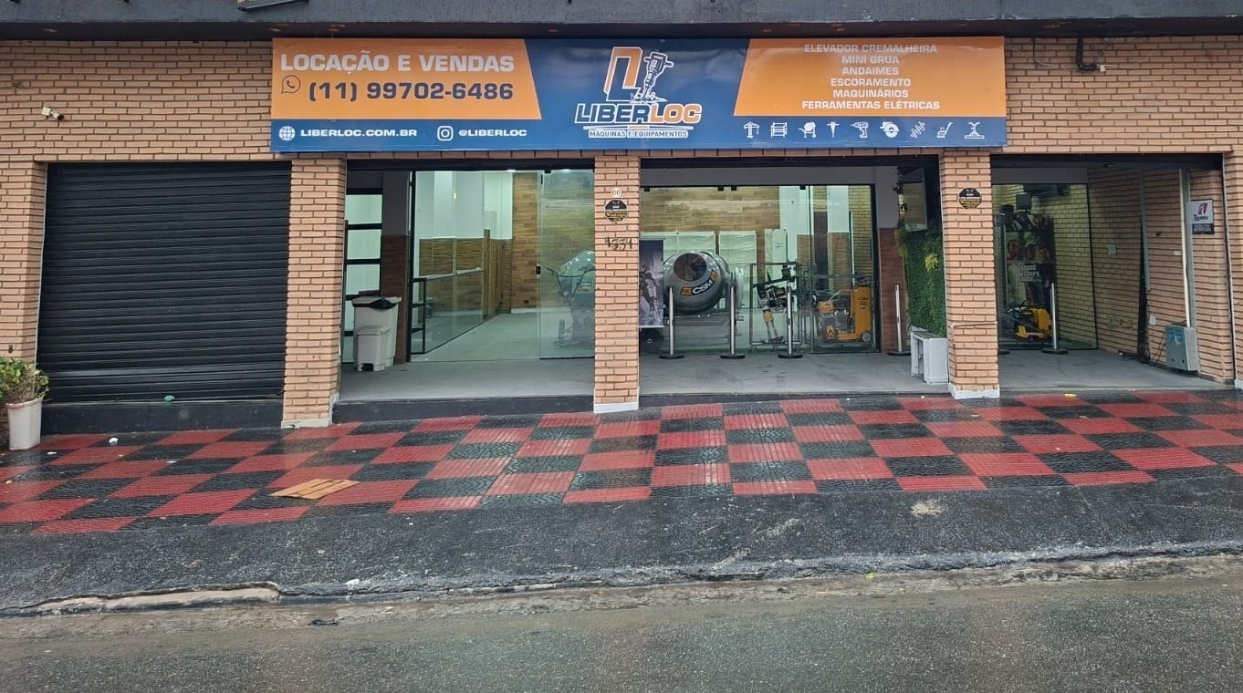 Fachada da loja LiberLoc na Av. Cupecê, São Paulo